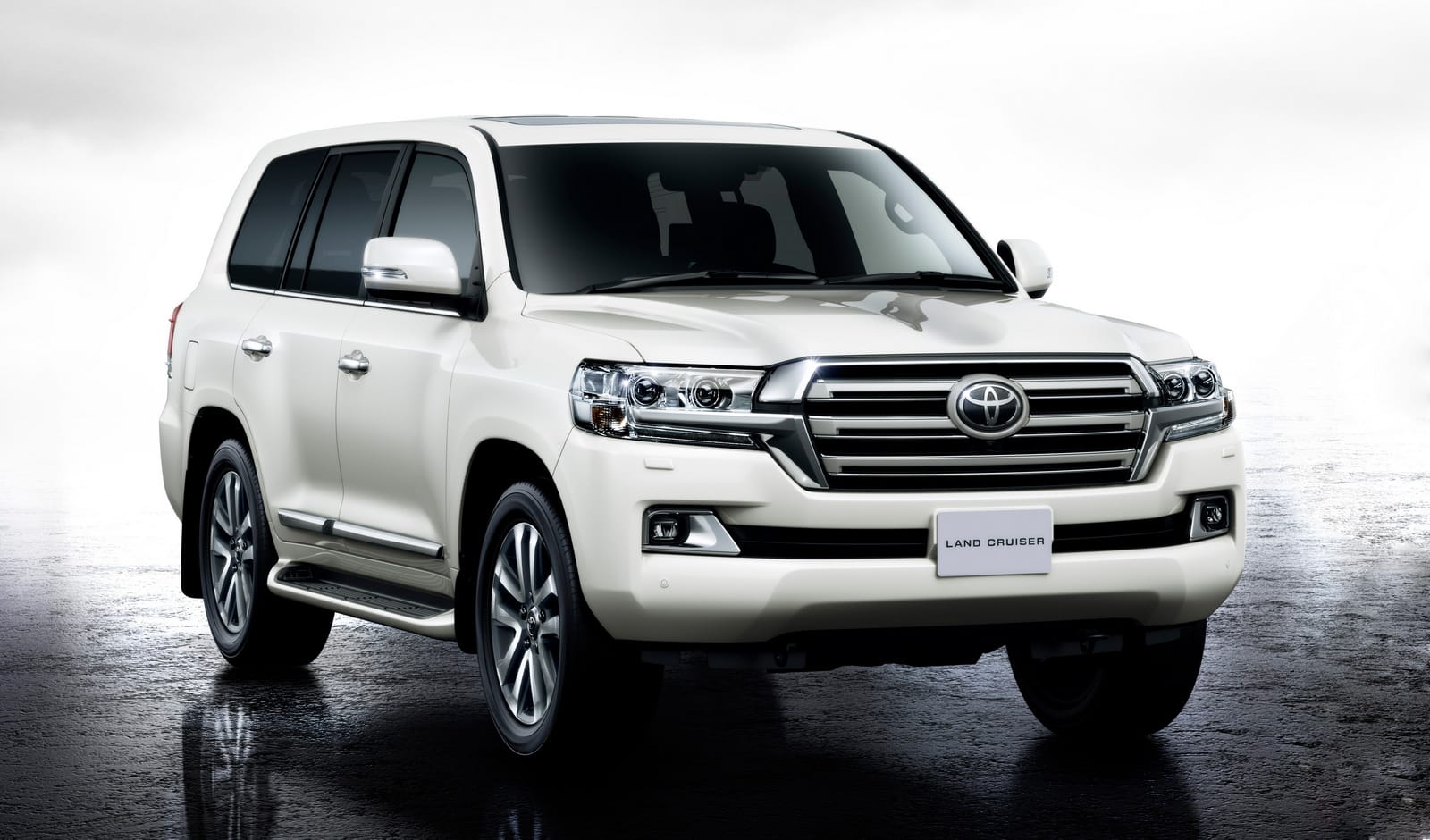 keberadaan toyota land cruiser putih mengundang tanya setelah disebut tak tercantum dalam barang bukti kasus pembunuhan mutia pratiwi.