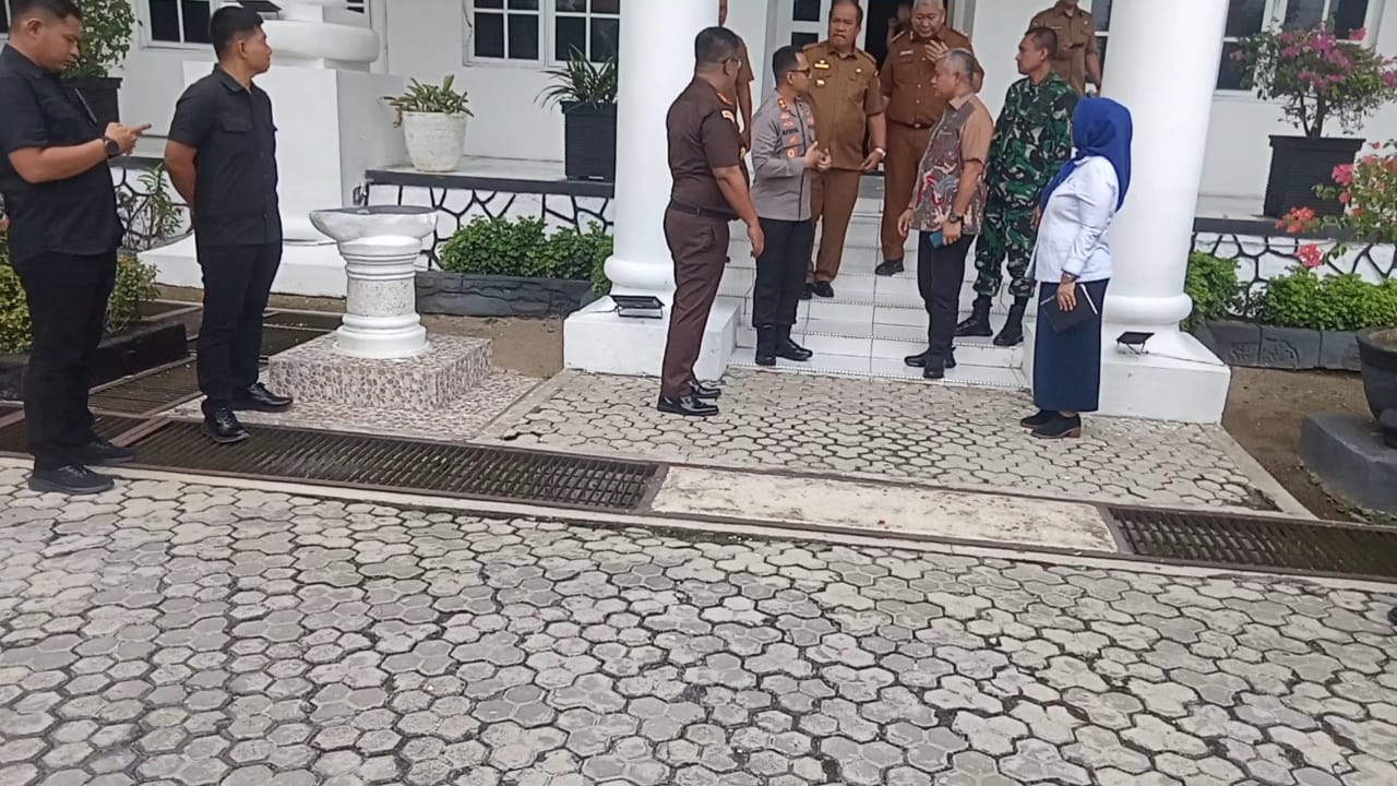 polres asahan melakukan penyelidikan terhadap dugaan aktivitas perjudian sabung ayam yang digerebek di kecamatan air joman.