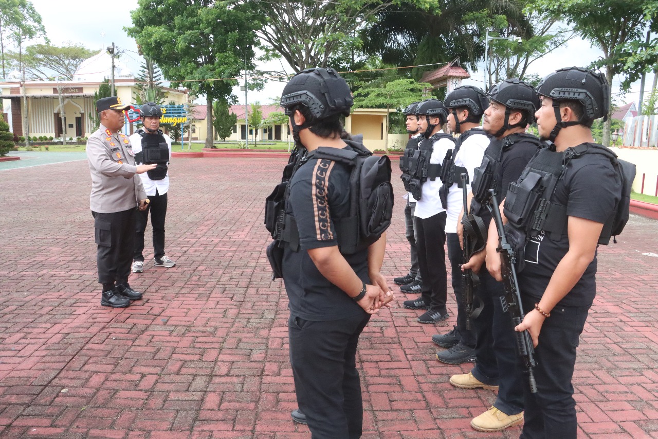 kapolres simalungun akbp marganda aritonang resmi membentuk tim laser (lacak, sergap, dan ringkus pelaku kejahatan).