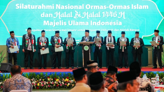 kapolri menekankan pentingnya mempererat kolaborasi antara ulama dan umara demi menciptakan masyarakat yang damai.