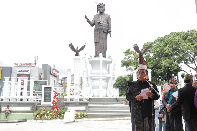 monumen raja sang naualuh damanik diresmikan. (ist)