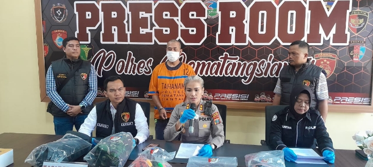 tentara palsu mengancam warga dengan menodongkan senjata api rakitan di jalan melanthon siregar pematangsiantar.
