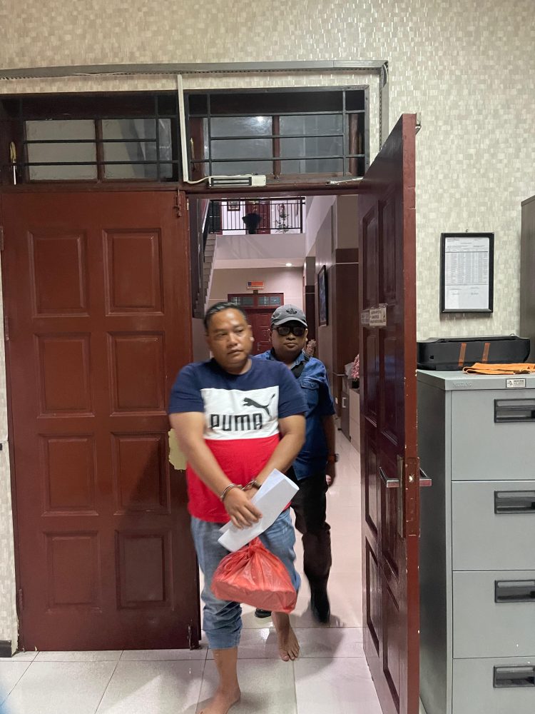 tim tabur kejaksaan tinggi sumut bersama tim intelijen kejari pematangsiantar menangkap buronan terpidana kasus penipuan kerja sama sawit.