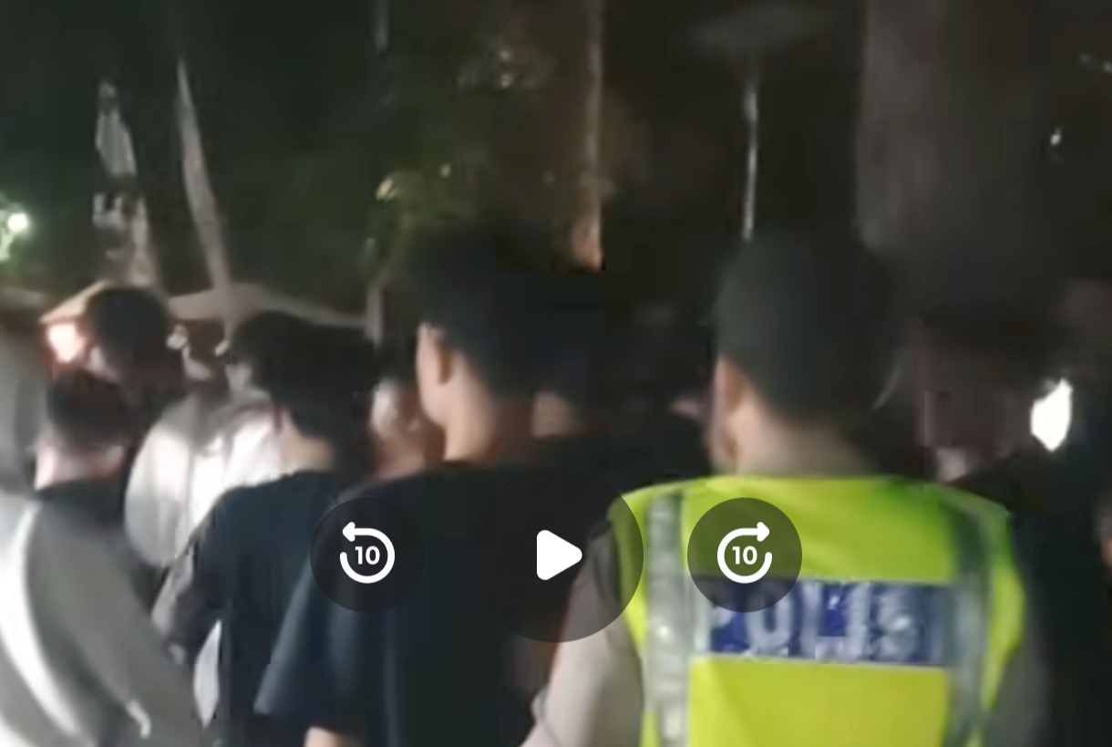 polisi tiba di lokasi keributan antar pemuda di konser hut pematangsiantar. (ist)