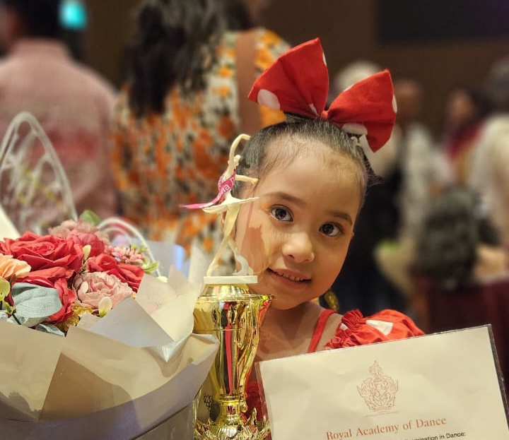lihou girsang raih high merit di royal academy of dance. (ist)