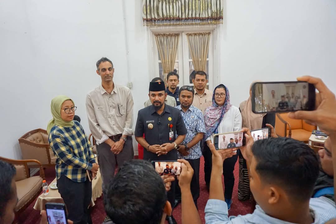 bupati aceh timur, iskandar usman al-farlaky.
