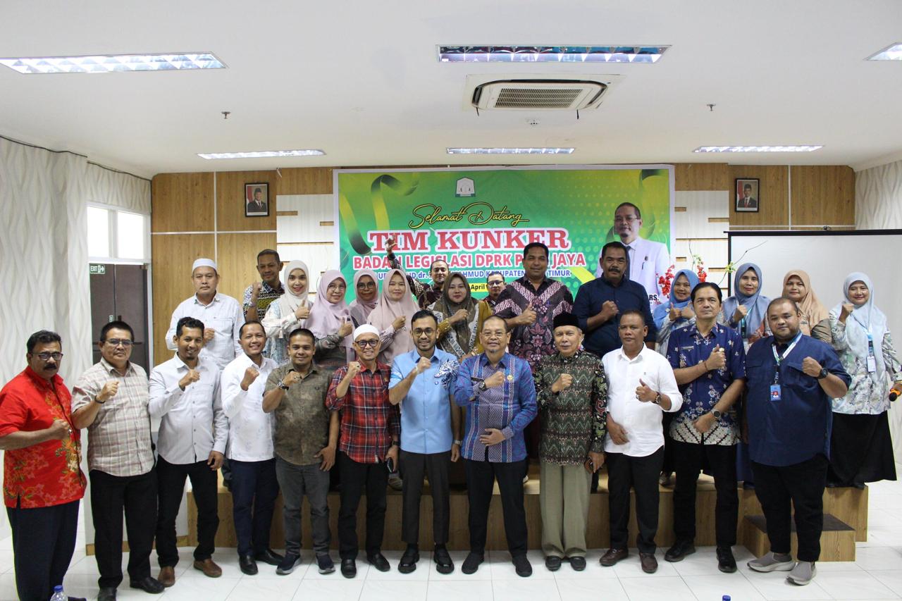 rombongan dprk pidie jaya, sekretaris dewan, kepala bpkad, serta perwakilan manajemen rsud pidie jaya.