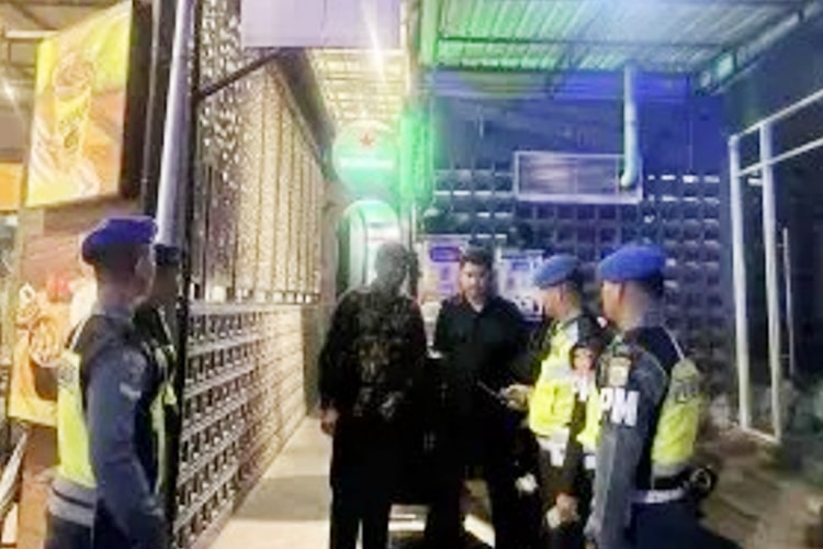 patroli gabungan denpom melaksanakan razia gabungan di sejumlah tempat hiburan malam (thm) di kota medan.