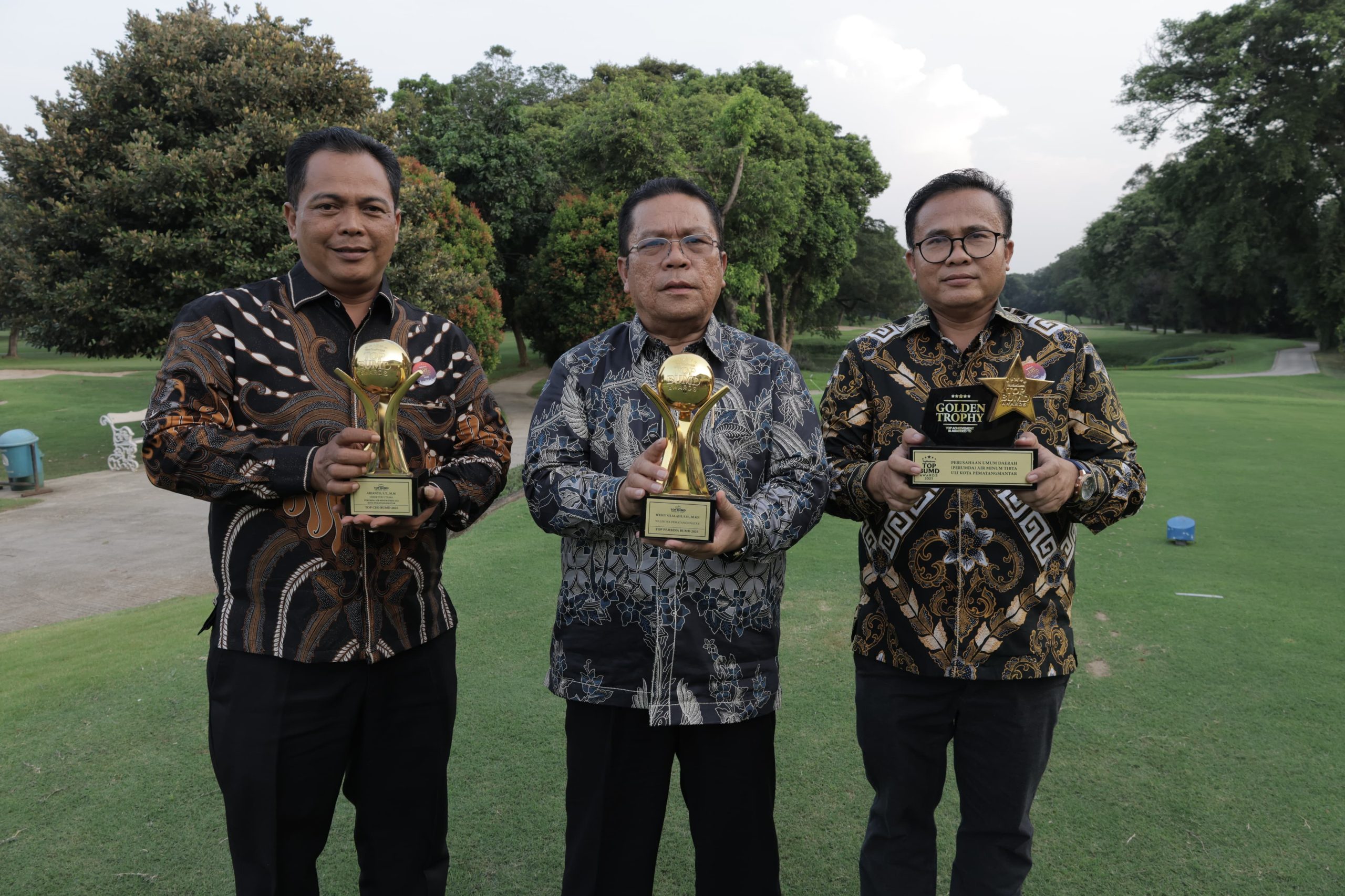 perumda tirta uli pematangsiantar mencatat prestasi membanggakan dengan meraih empat penghargaan dalam ajang top bumd awards 2025.