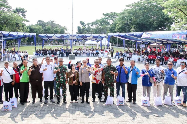 peringatan hari buruh internasional di lapangan adam malik. (ist)