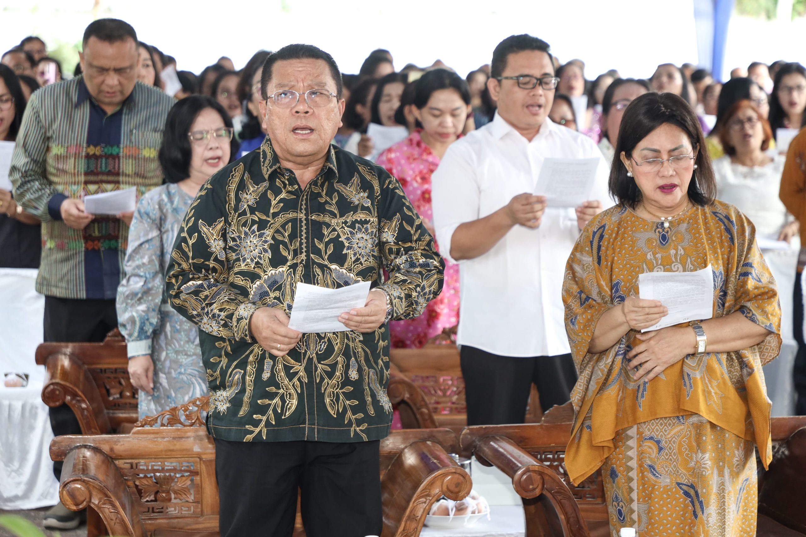 walikota wesly dan asn pemko pematangsiantar rayakan paskah. (ist)