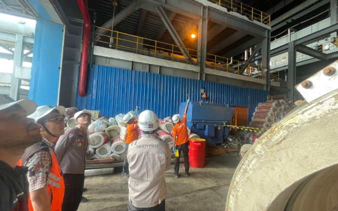 pltu labuhan angin kebakaran, tim inafis sat reskrim polres tapteng bersama tim kantor pusat pln indonesia power lakukan investigasi awal.