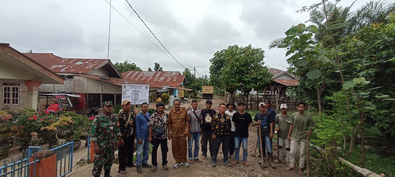 jalan lapen hubuan selama ini menjadi akses utama masyarakat untuk transportasi harian warga.