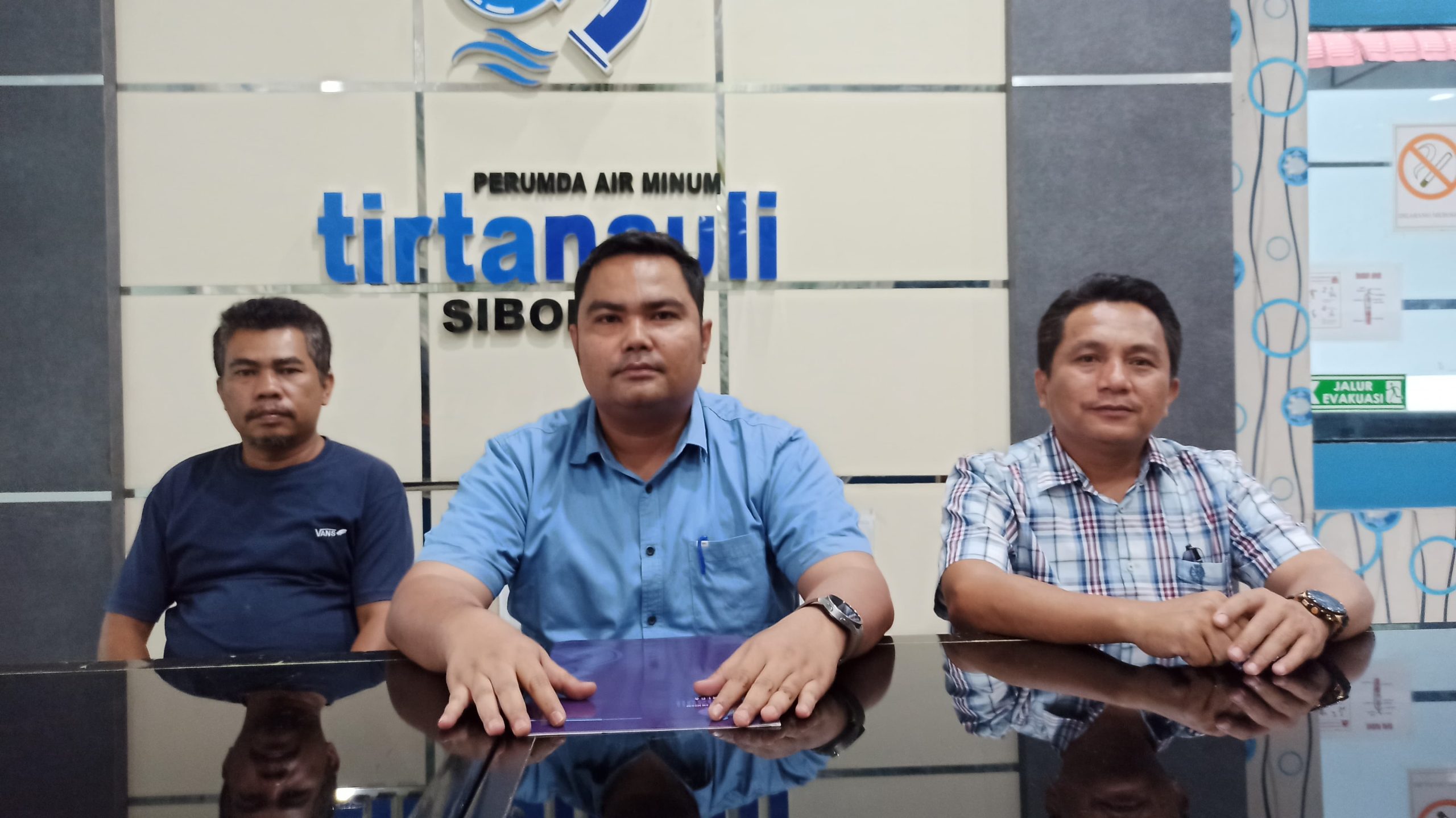 perumda tirta nauli sibolga akan menempuh jalur hukum terkait dua eks calon pegawainya yang mengaku memberikan uang ratusan juta rupiah.