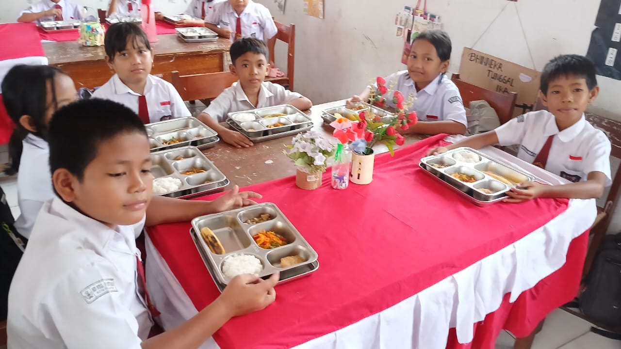 program makan gratis (mbg) mulai disalurkan kepada para siswa di kota pematangsiantar pada senin, 19 mei 2025.