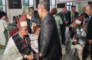budaya pak-pak dan simalungun hiasi pesta pernikahan wanda dan asri