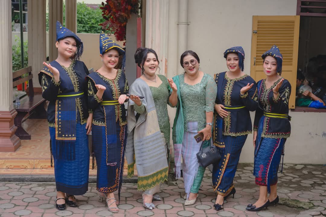 (kiri ke kanan) nadin br berutu; putri br tinambunan; eliika ferawati  br sinamo; siaran parloina br sinamo; apri manik; nola simanungkalit.