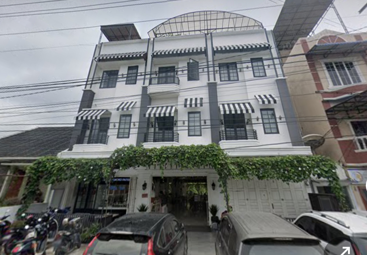 cafe & resto blue diamond yang berlokasi di jalan gereja. ist