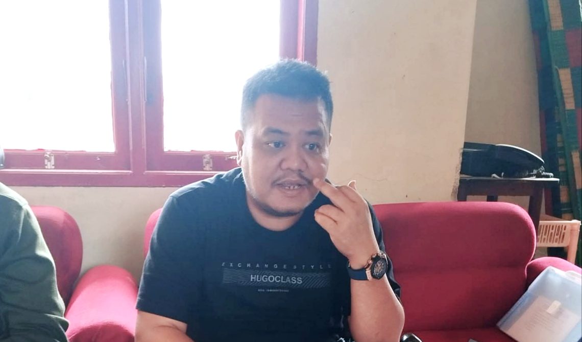 Diserang warga soal bisnis kos, guru bintang timur melawan willy sidauruk. ist