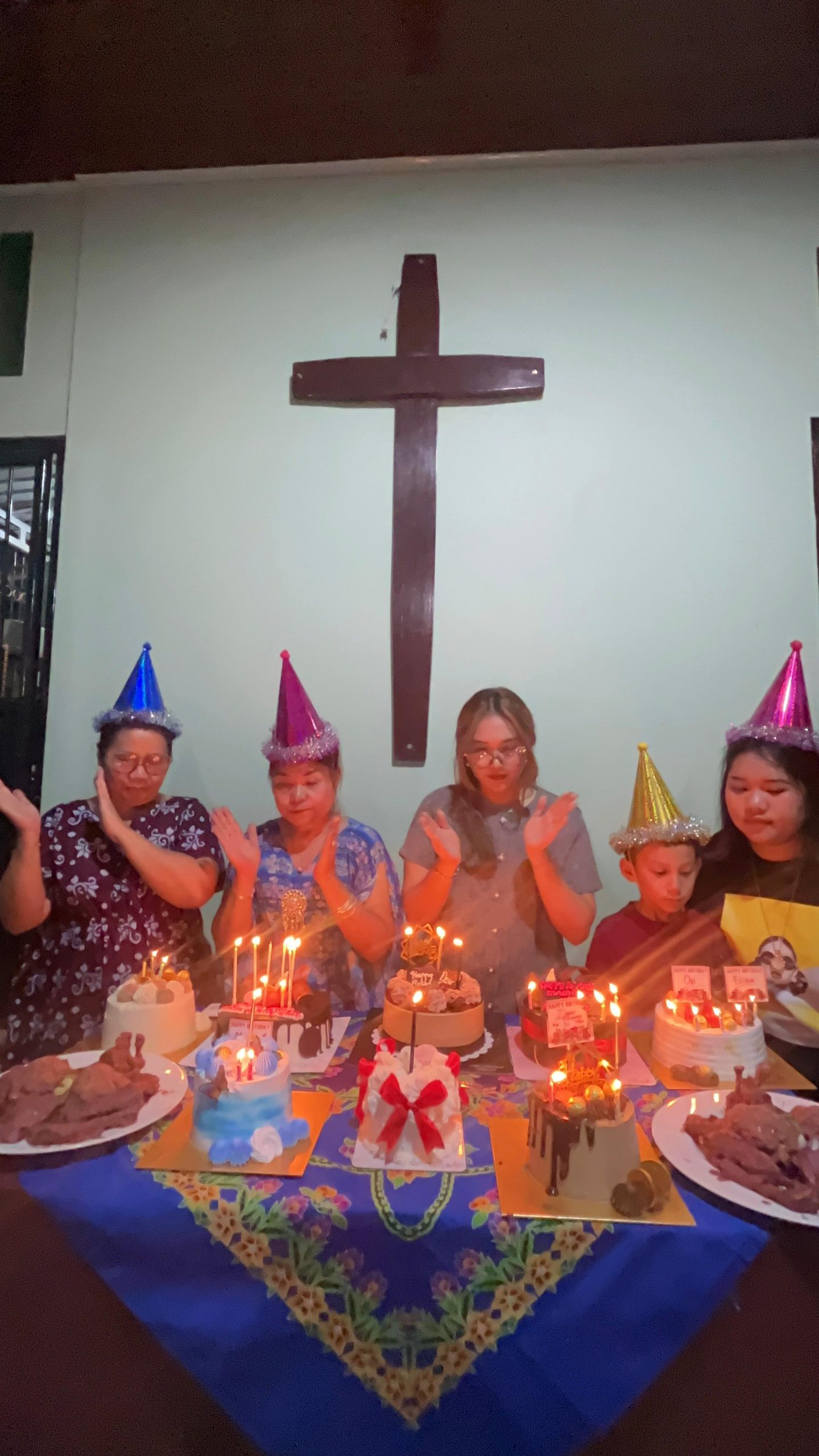 Empat cahaya di satu malam: ulang tahun penuh berkat keluarga ferry sp sinamo empat cahaya di satu malam: ulang tahun penuh berkat keluarga ferry sp sinamo