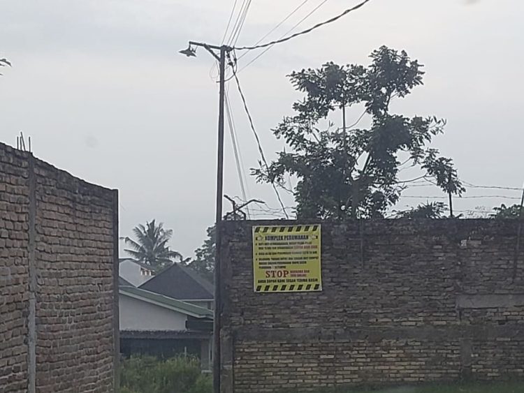 Warga keluhkan lampu jalan di grand rakutta indah padam dua bulan, kadis tarukim dinilai abai warga keluhkan lampu jalan di grand rakutta indah padam dua bulan, kadis tarukim dinilai abai