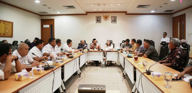 rdp membahas harga singkong anjlok di dprd sumut. ist