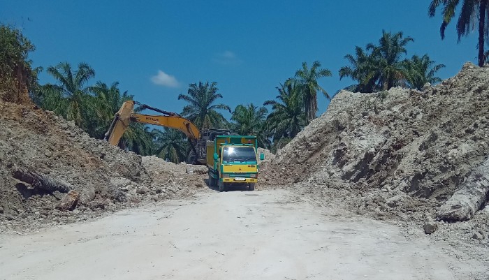 praktik galian c jenis tanah timbunan di batu vii.
