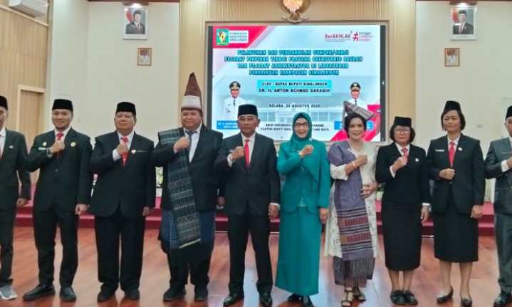 Foto bersama usai pelantikan
