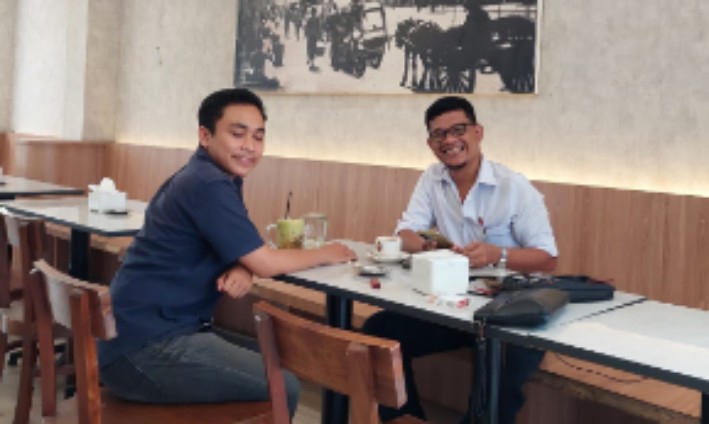 Hermanto Sipayung SH (kemeja putih)