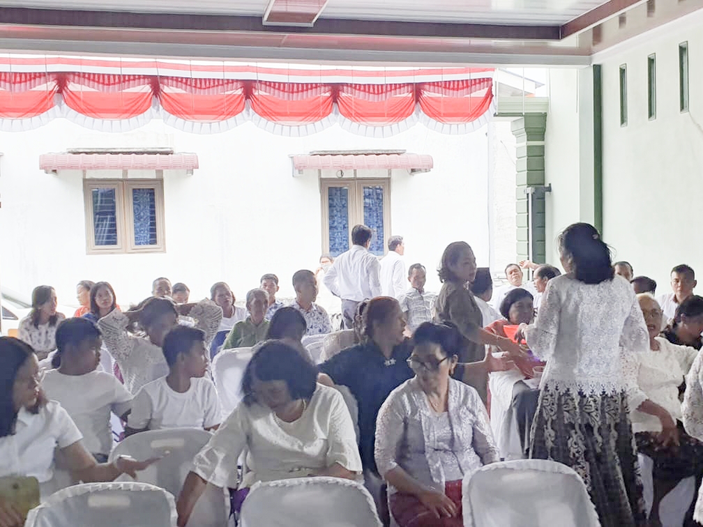 anggota tumpuan sumbayak boru panaholan menghadiri hut ke15.