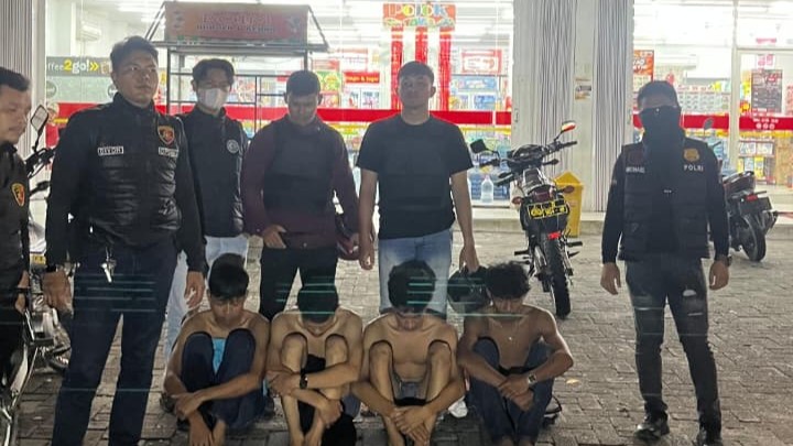 Pelajar yang diamankan kepolisian. (foto: ist)