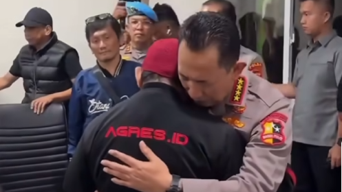 Kapolri menemui keluarga driver ojol yang tewas tertabrak. ist