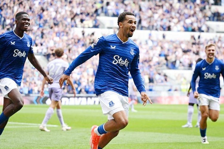 everton raih kemenangan perdana di stadion baru