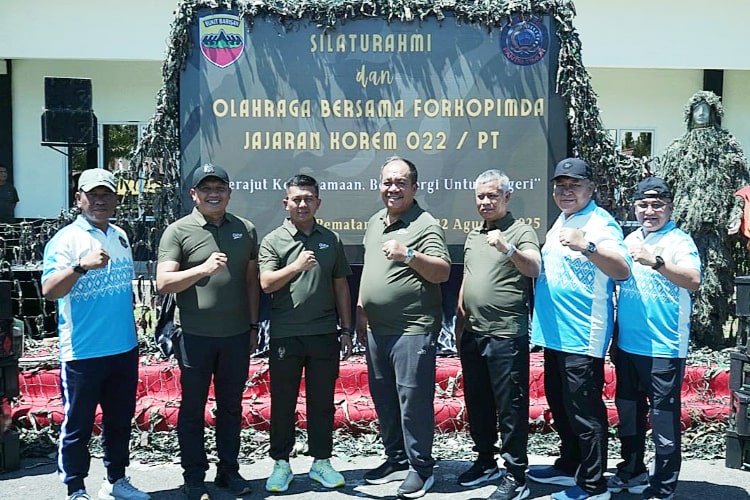 olahraga bersama jadi momentum forkopimda korem 022/pt tingkatkan soliditas