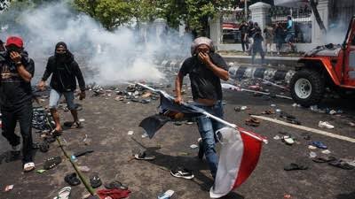 Demo besar di pati ricuh, bupati tolak mundur, berujung dua korban jiwa demo besar di pati ricuh, bupati tolak mundur, berujung dua korban jiwa