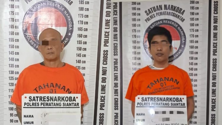 kedua tersangka diamankan polisi. ist