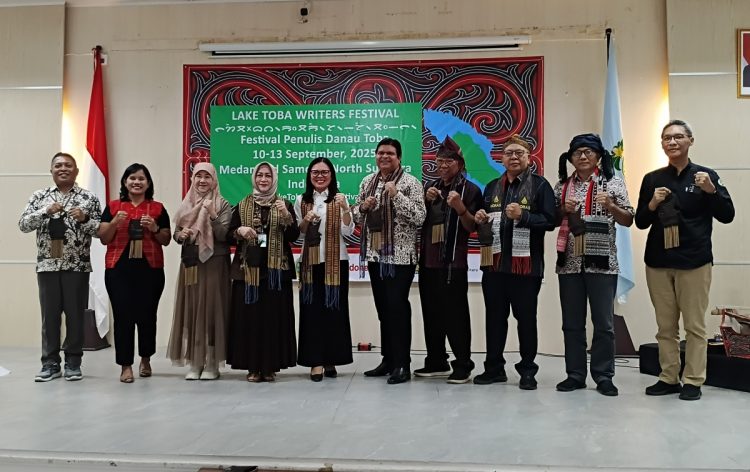 Festival penulis danau toba 2025 resmi dibuka di medan festival penulis danau toba 2025 resmi dibuka di medan. acara ini hadirkan penulis, seniman, dan mahasiswa, serta promosikan budaya batak dan literasi sumatera utara.