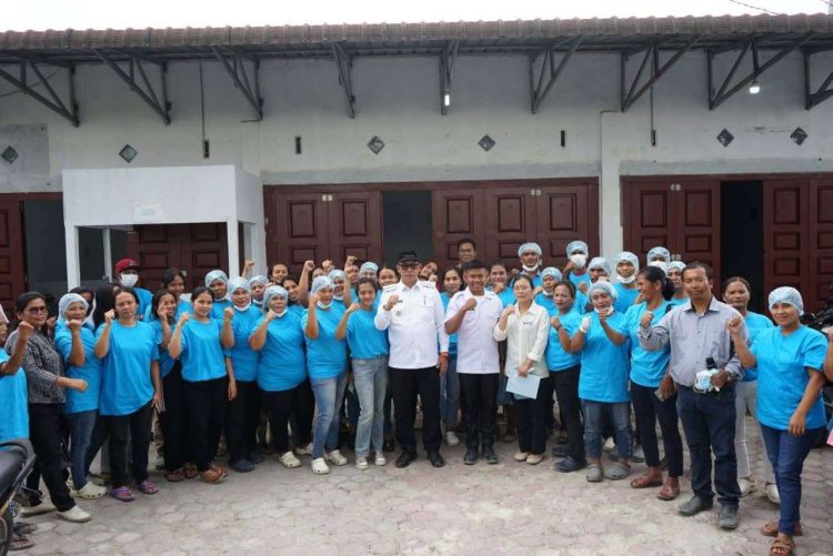 Bupati tapanuli utara luncurkan program mbg untuk anak sekolah bupati tapanuli utara resmi meluncurkan program makan bergizi gratis di desa paniaran. program ini mendukung pertumbuhan anak sehat dan cerdas serta memberdayakan ekonomi lokal.