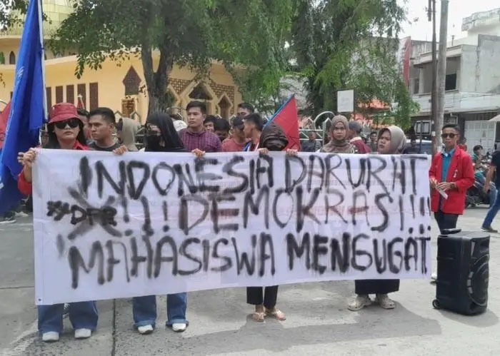 Puluhan Mahasiswa Geruduk DPRD Sibolga, Soroti Kebijakan Tunjangan DPR dan Maraknya Praktik Ilegal