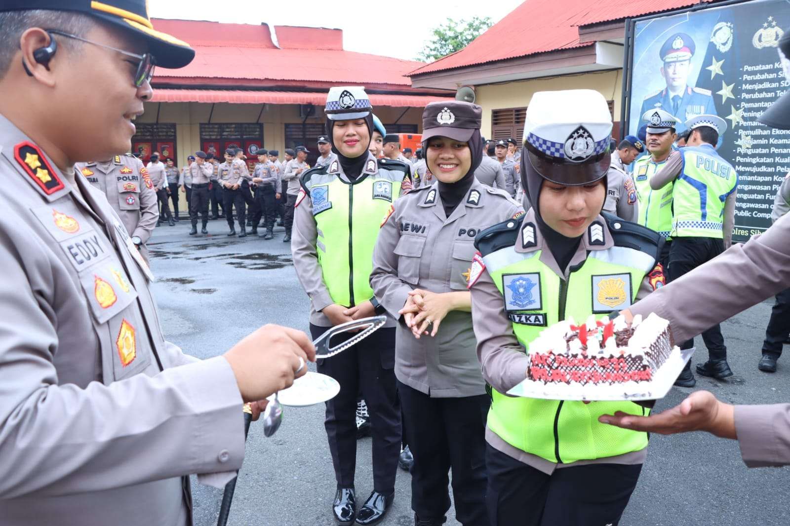 Kue Ulang Tahun dan Dukungan Kapolres Warnai Peringatan Hari Jadi Polwan di Sibolga