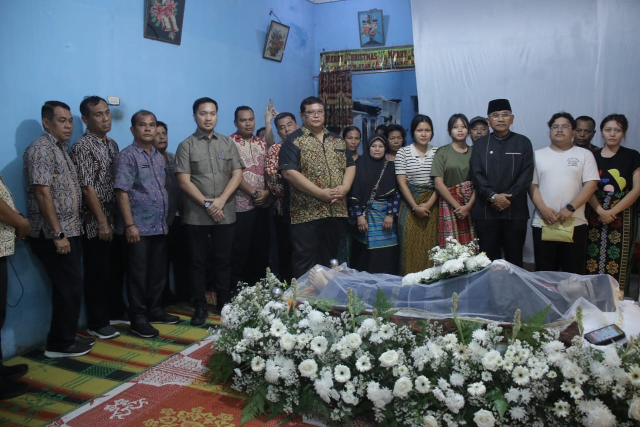 Bupati Simalungun Melayat ke Rumah Duka Alm. Jerdiaman Saragih