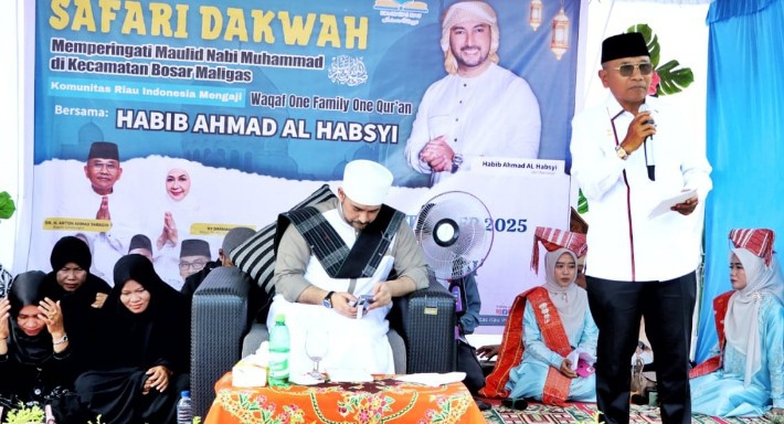Bupati Simalungun H Anton Achmad Saragih pada peringatan Maulid Nabi Muhammad SAW di Bosar Maligas