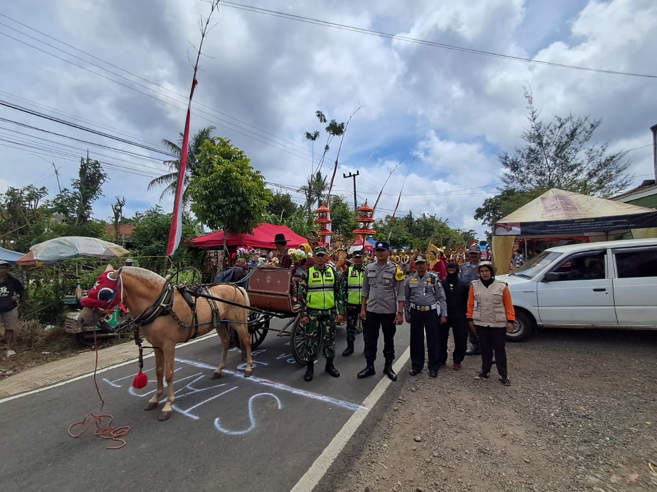 ribuan warga padati karnaval budaya desa sumberoto