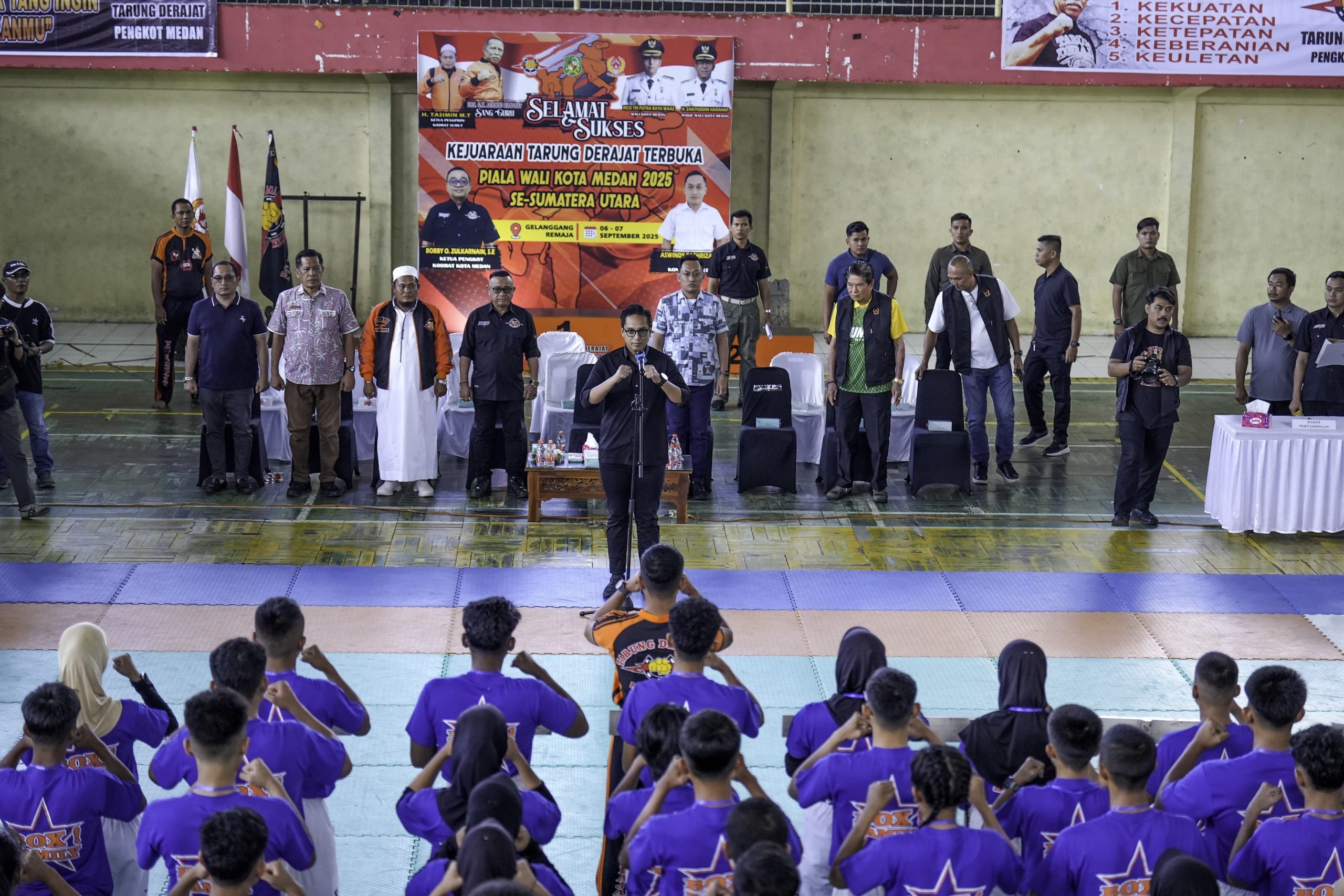 wali kota medan rico tri putra bayu waas membuka kejuaraan terbuka tarung derajat 2025. ajang ini diikuti 120 peserta dari 18 kabupaten/kota se-sumatera utara.