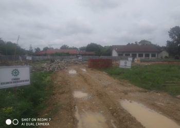 proyek revitalisasi smkn 1 pante bidari disorot, kepsek tutup diri dari media