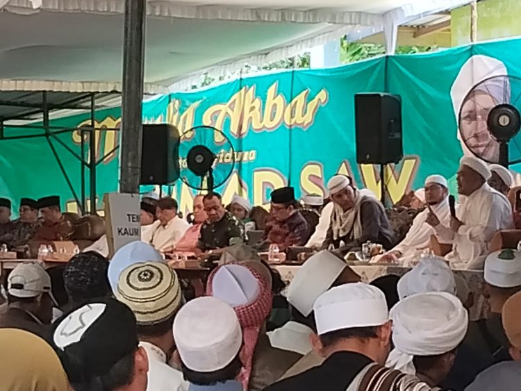 Ceramah habib rizieq di ponpes mahabatturrosul, sampaikan pesan perdamaian dialog kebangsaan dihadiri habib rizieq shihab di ponpes mahabatturrosul. (foto: sinata/hendri)