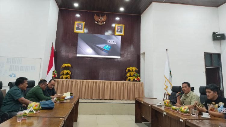 Desakan agar pembangunan gedung dprd senilai rp6,5 miliar dihentikan desakan agar pembangunan gedung dprd senilai rp6,5 miliar dihentikan