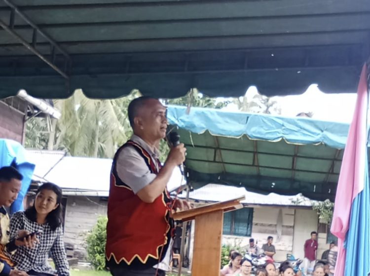 Martiaman sijabat sampaikan pidato dan motivasi kepada umat katolik di nias barat martiaman sijabat