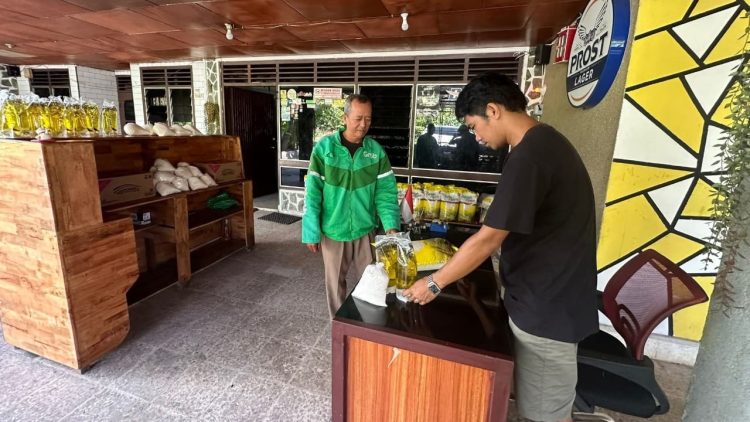 Debut perdana kmp siopat suhu jalankan usaha sembako kmp siopat suhu memulai kegiatan usaha. (foto: dok kmp siopat suhu)