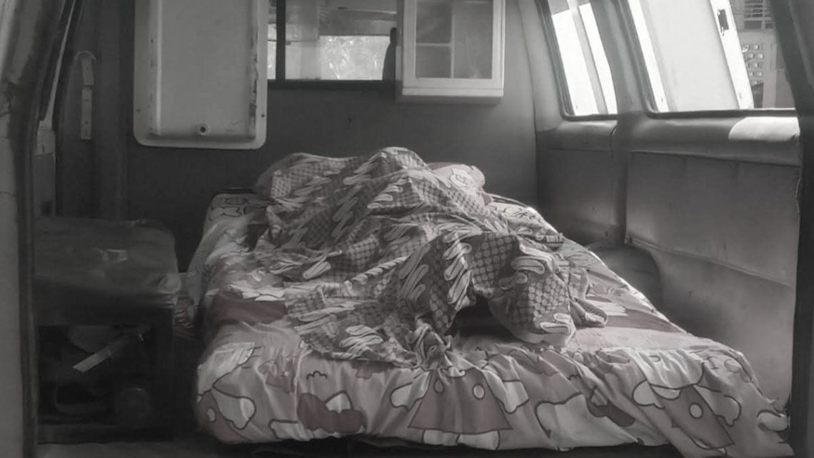 Kematian pria diduga maling sawit di kebun ptpn simalungun diselidiki jenazah korban di mobil ambulance. (foto: sinata/sawal)